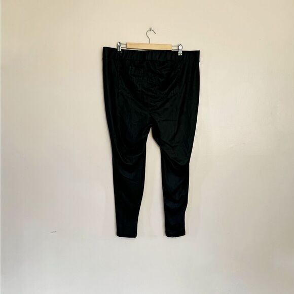 SALE! Black Torrid Shiny Coated Pants Size 3 (22/24) NWT - Picture 2 of 7